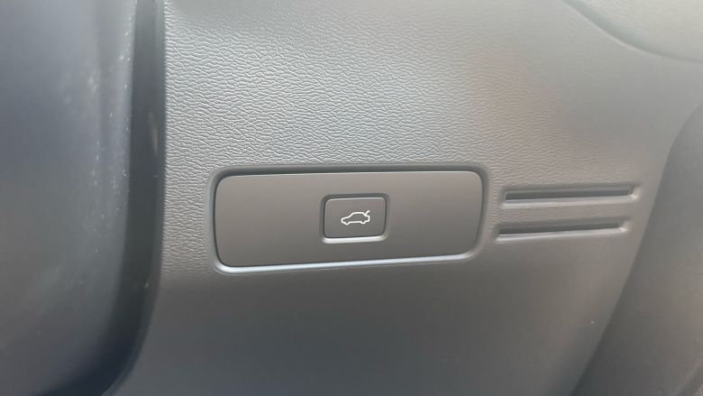 Volvo XC40 2.0 B3P Plus Dark 5dr Auto Petrol Estate